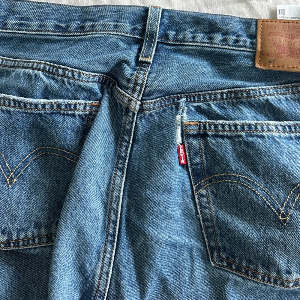 Levi's Women's Straight Leg Blue Jeans - Picture 7 of 7